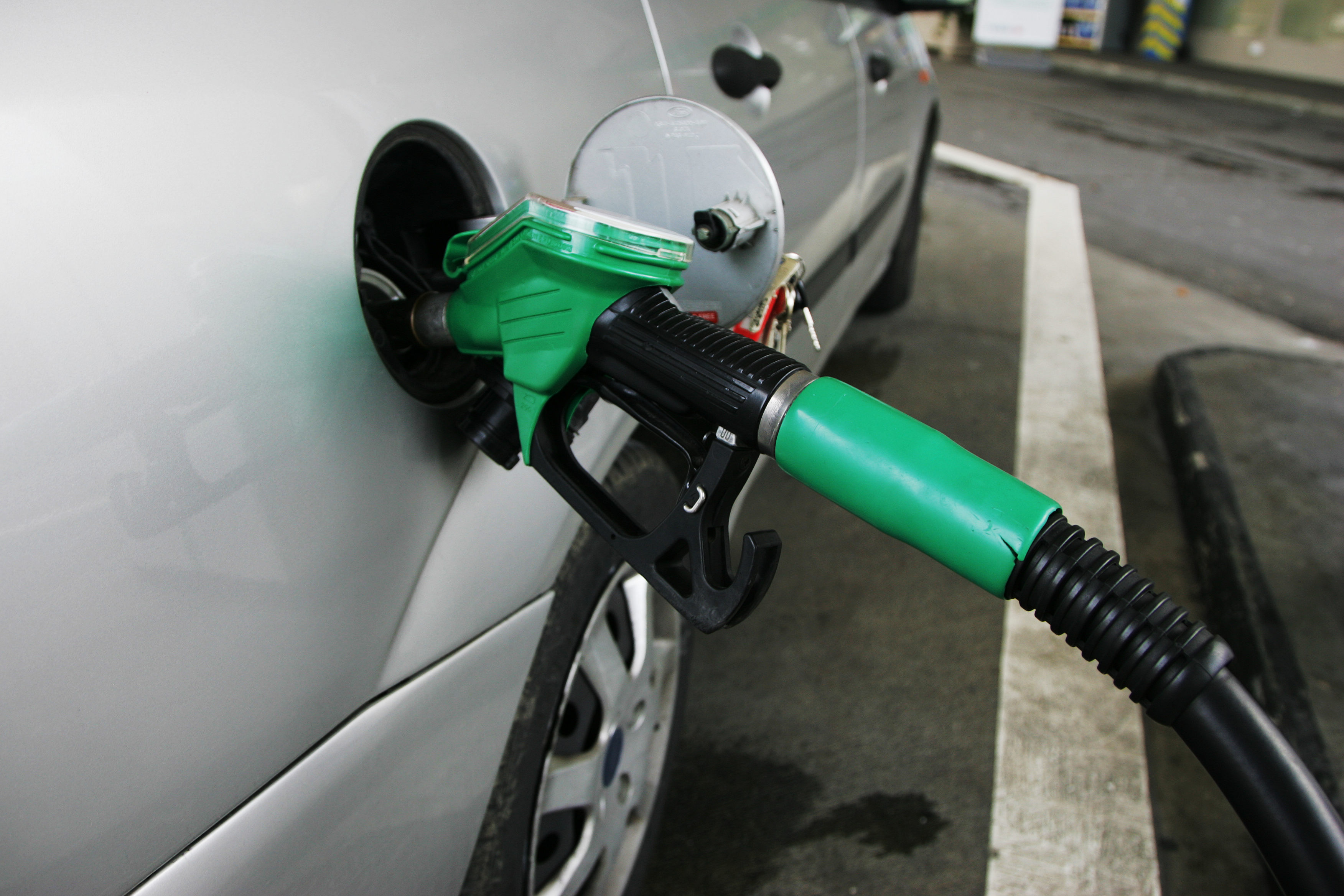 Petrol_pump_mp3h0354
