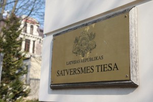 Satversmes tiesas plâksne