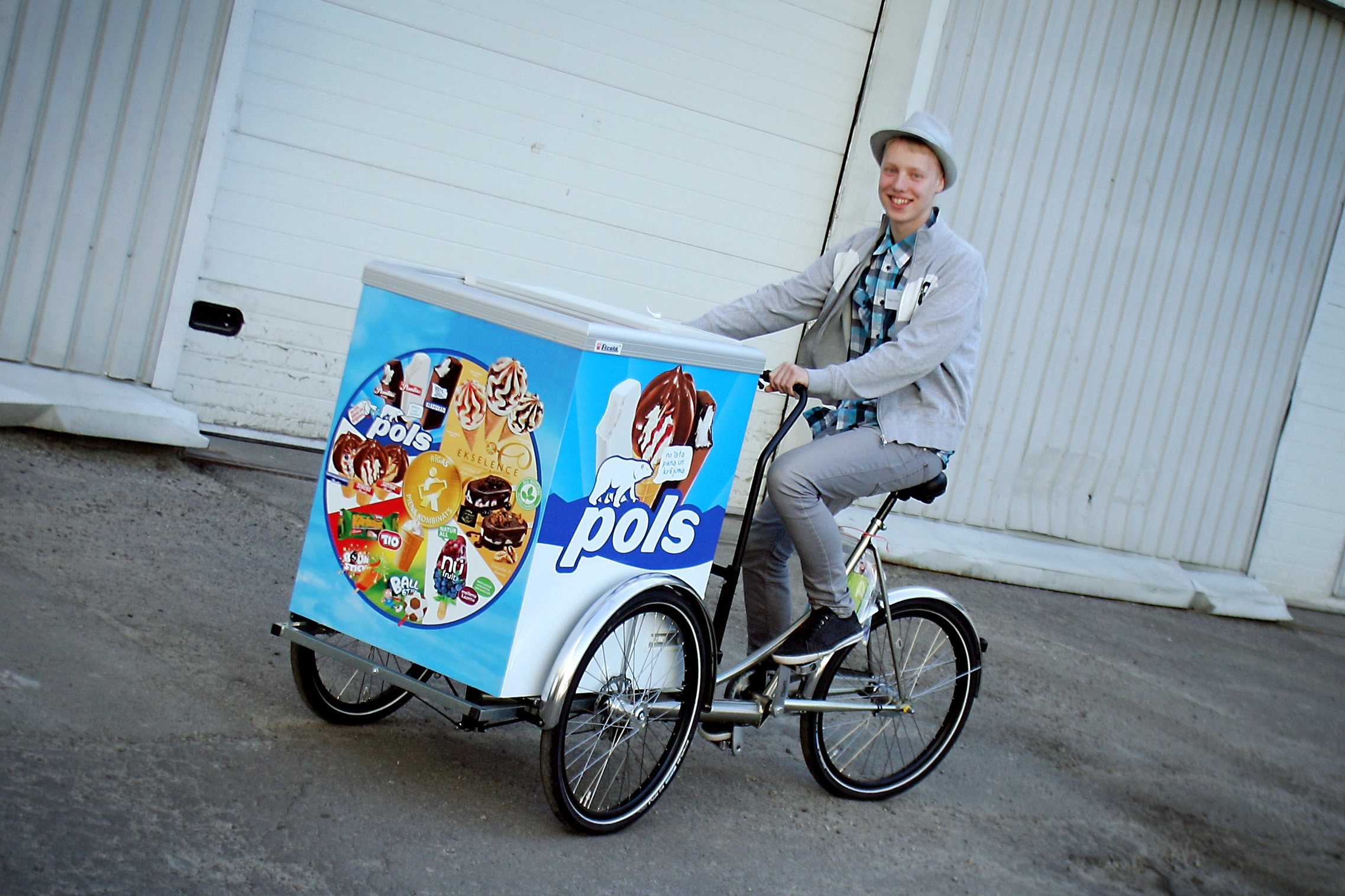 Лаки мороженщик. Велосипед бизнес. Велосипед мороженое. Мороженщик на велосипеде. Велосипед с тележкой мороженого.