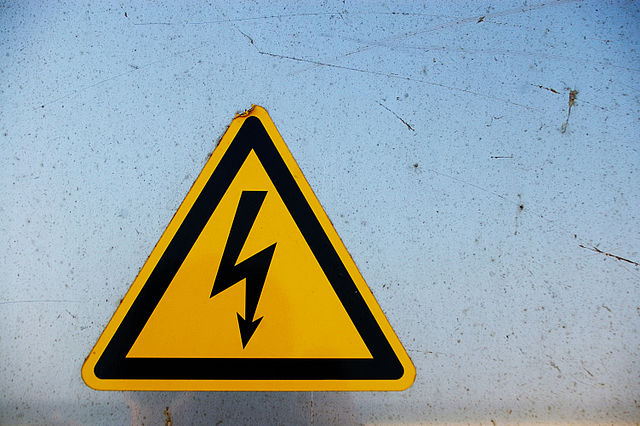 640px-Electricity_warning_sign_in_Spain
