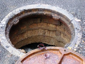 330513_manhole-03