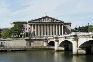 1280px-Concorde_Assemblée_Nationale1