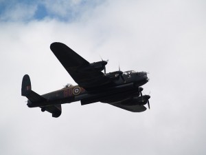 bomber-429985_640