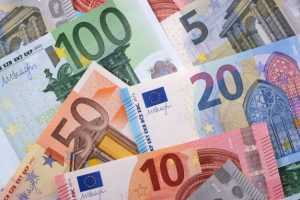 various-different-euros-background_1101-2387