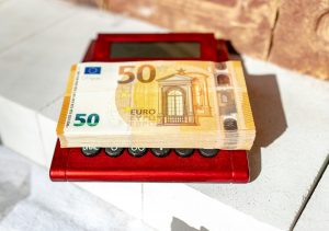 marek-studzinski-WuDupXnaHmA-unsplash